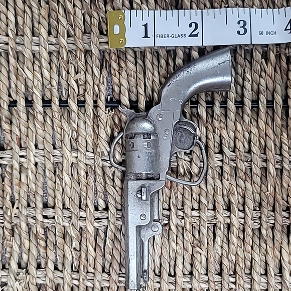 Vintage 1979 Bergamot Brass Works 156 Colt Revolver Gun Belt Buckle White Brass - Picture 3 of 5